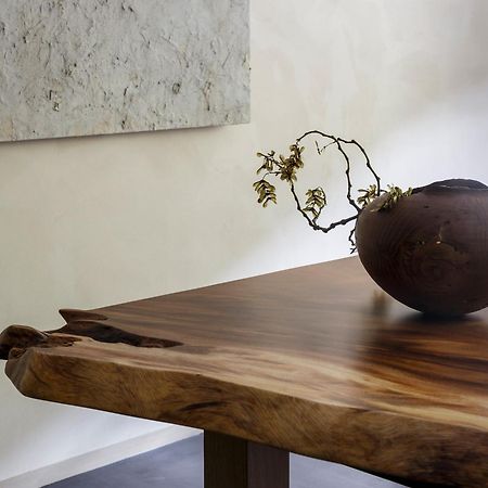 Hotel The Celestine Kyoto Gion Dış mekan fotoğraf A table made from a slab of wood