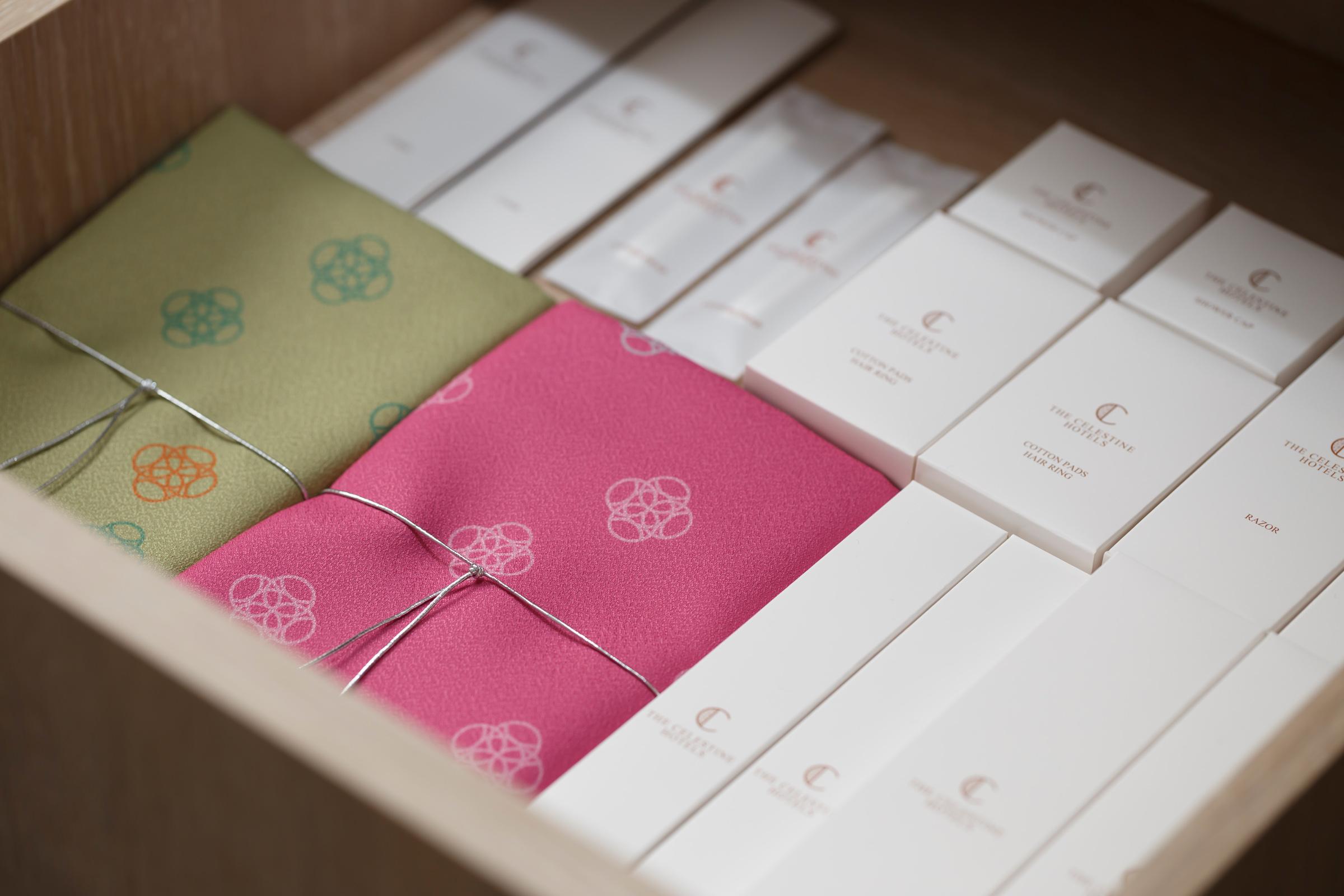 Hotel The Celestine Kyoto Gion Dış mekan fotoğraf A drawer of the hotel's amenities