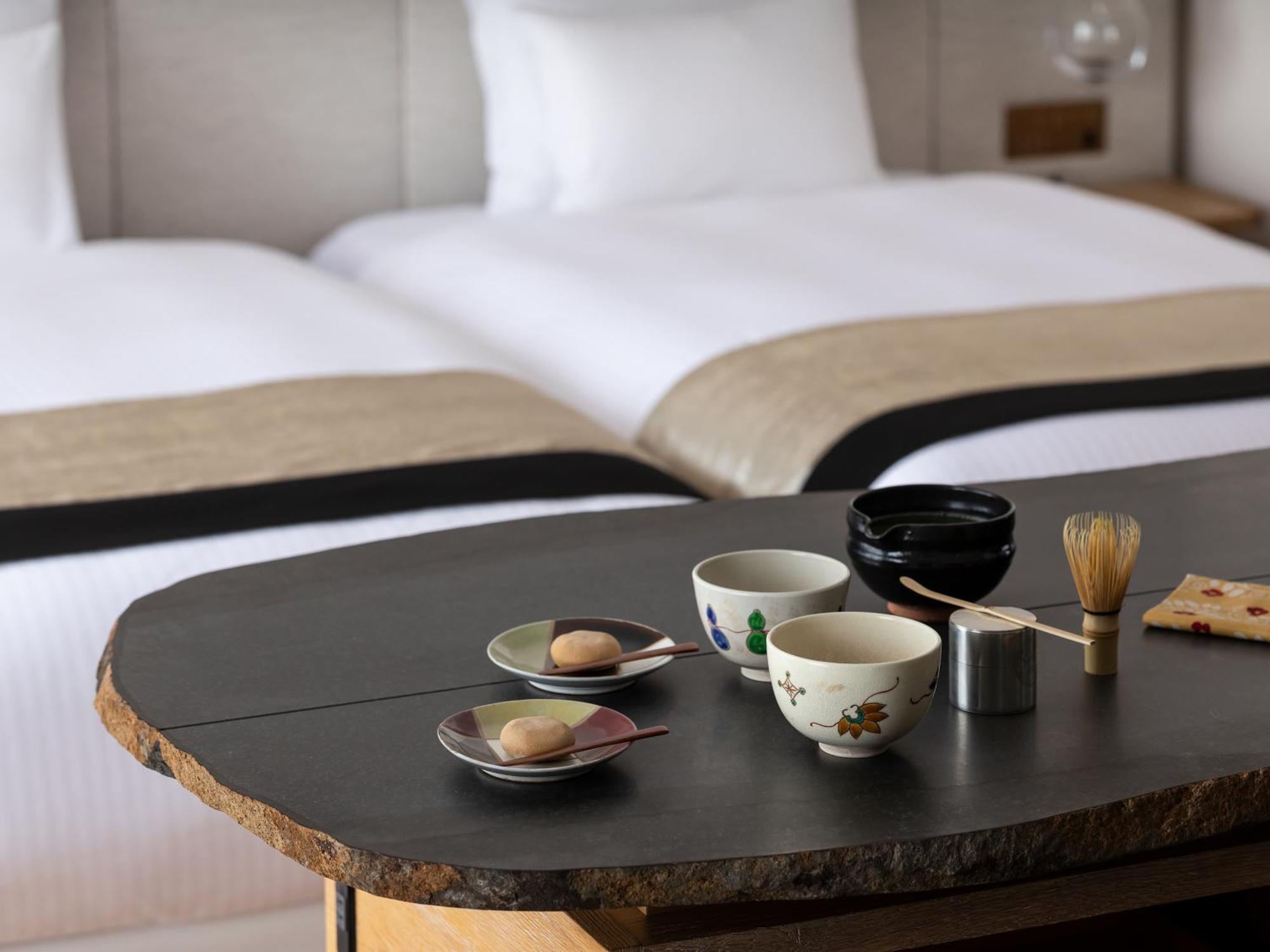 Hotel The Celestine Kyoto Gion Dış mekan fotoğraf A tea set
