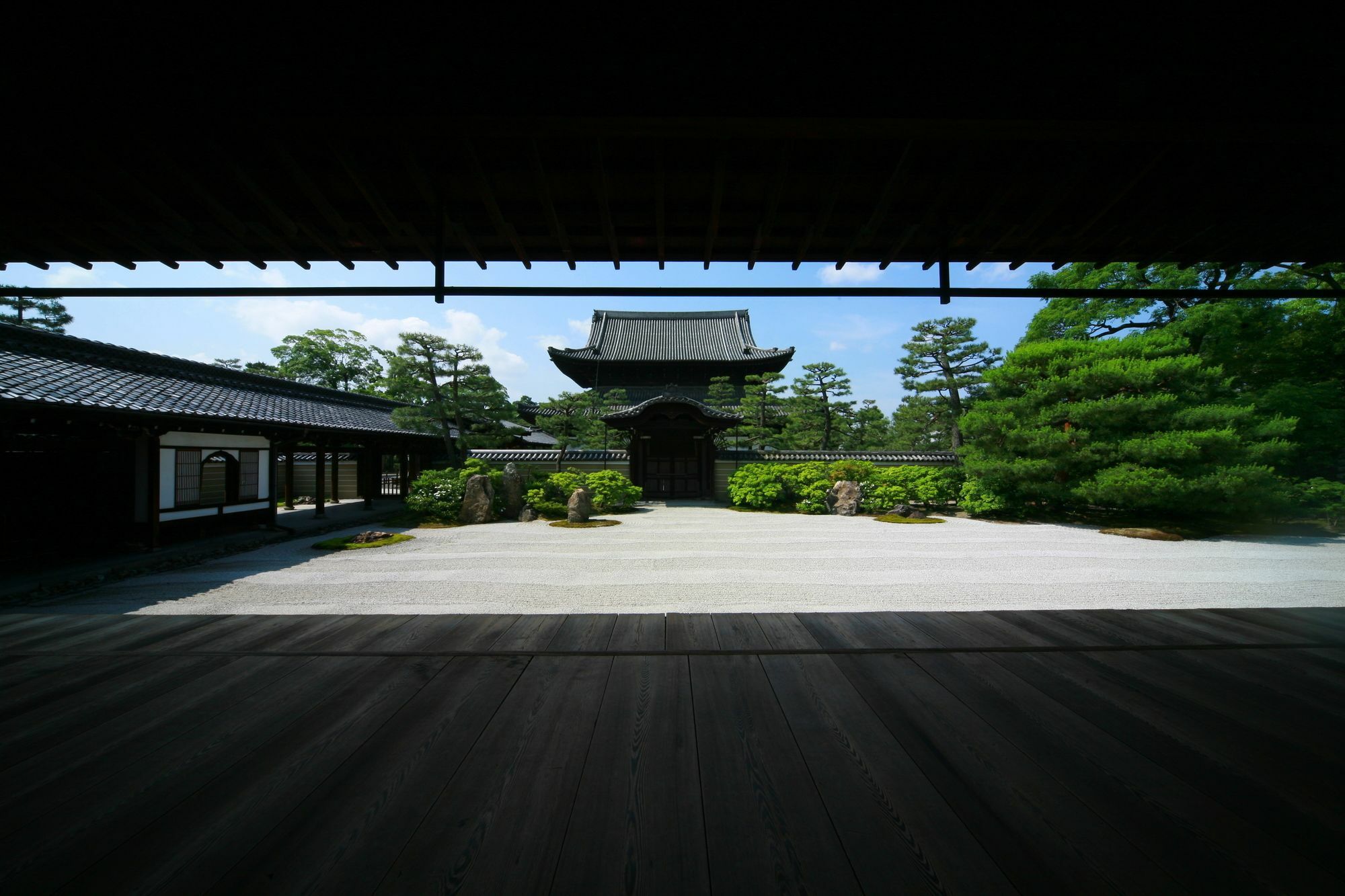 Hotel The Celestine Kyoto Gion Dış mekan fotoğraf The temple's main gate